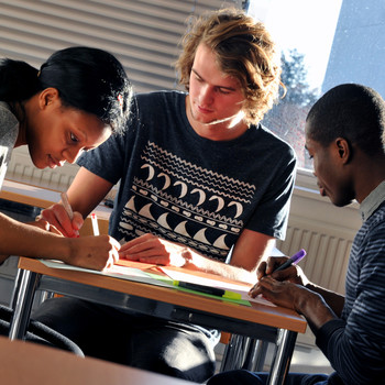 Students_studying_2_343