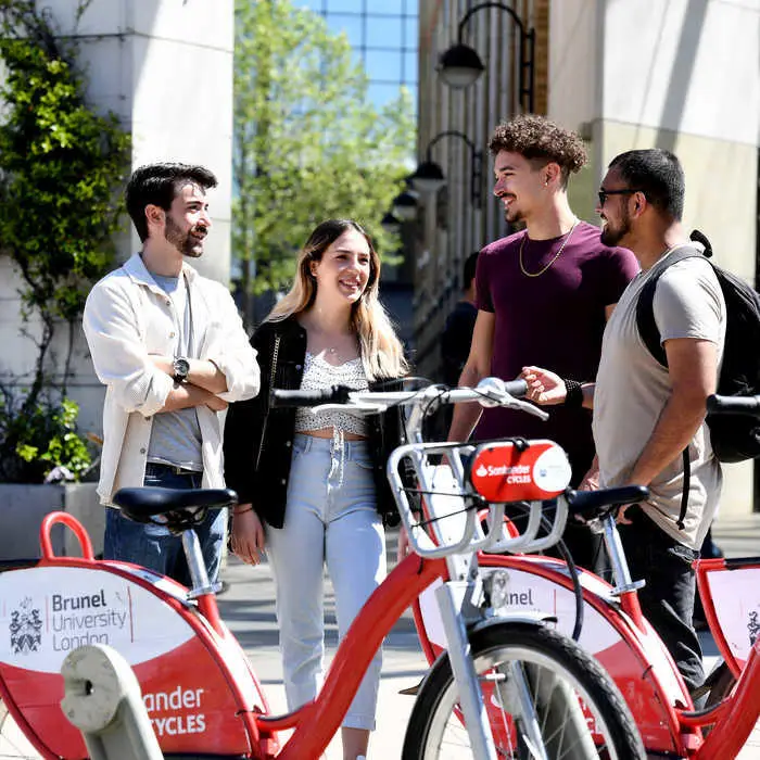 group-of-students-standing-behind-brunel-santander-bikes-700x700