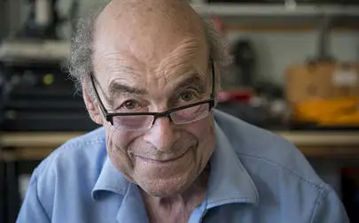 image of Professor Heinz Wolff, scientist and TV presenter, dies aged 89